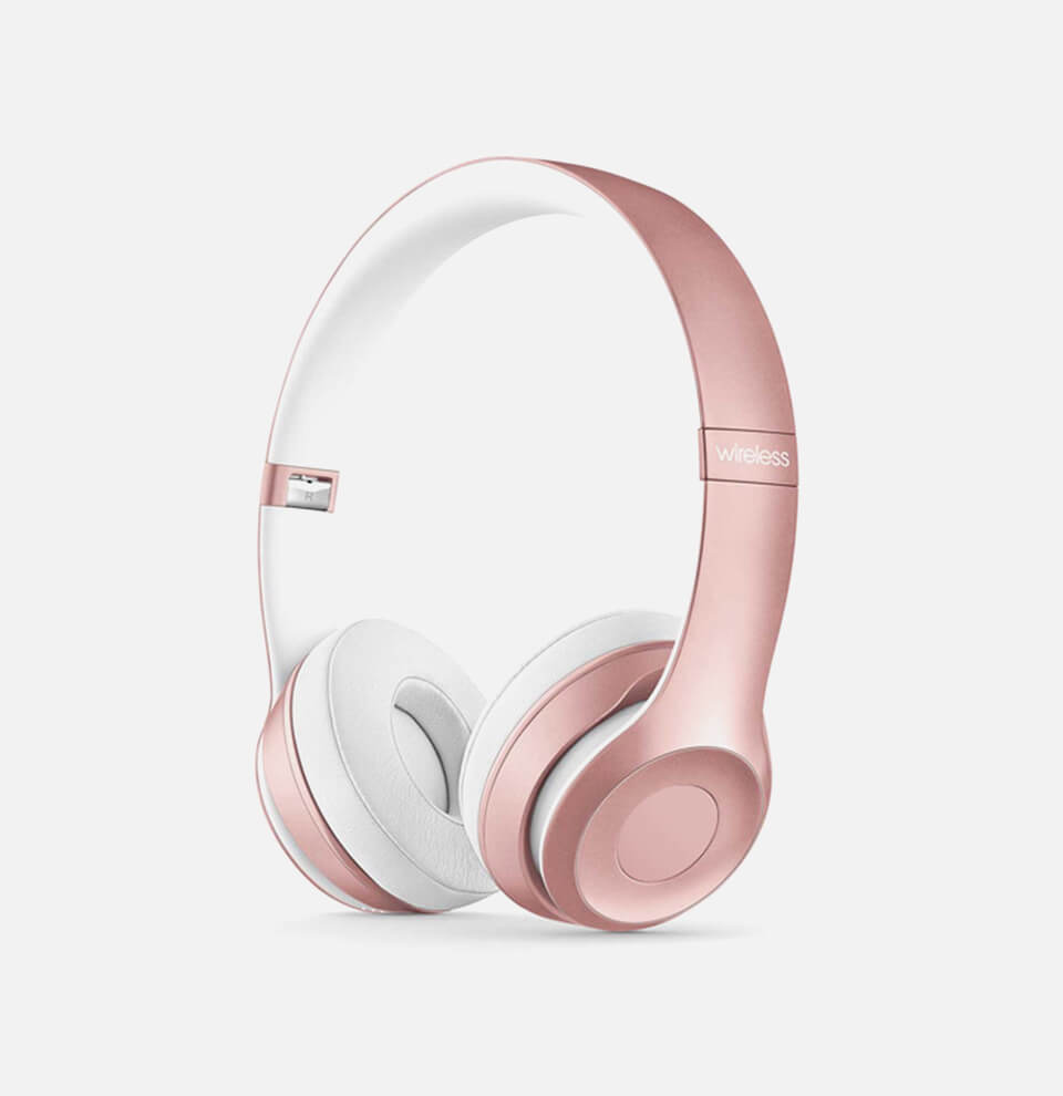 Écouteurs d'oreille Accessories, écouteurs intra-auriculaires noirs avec câble, vue de face sur fond blanc.