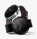 Montre connectée Mino 3600 de Smartwatch avec écran tactile et bracelet en silicone, affichant l'heure et des notifications.