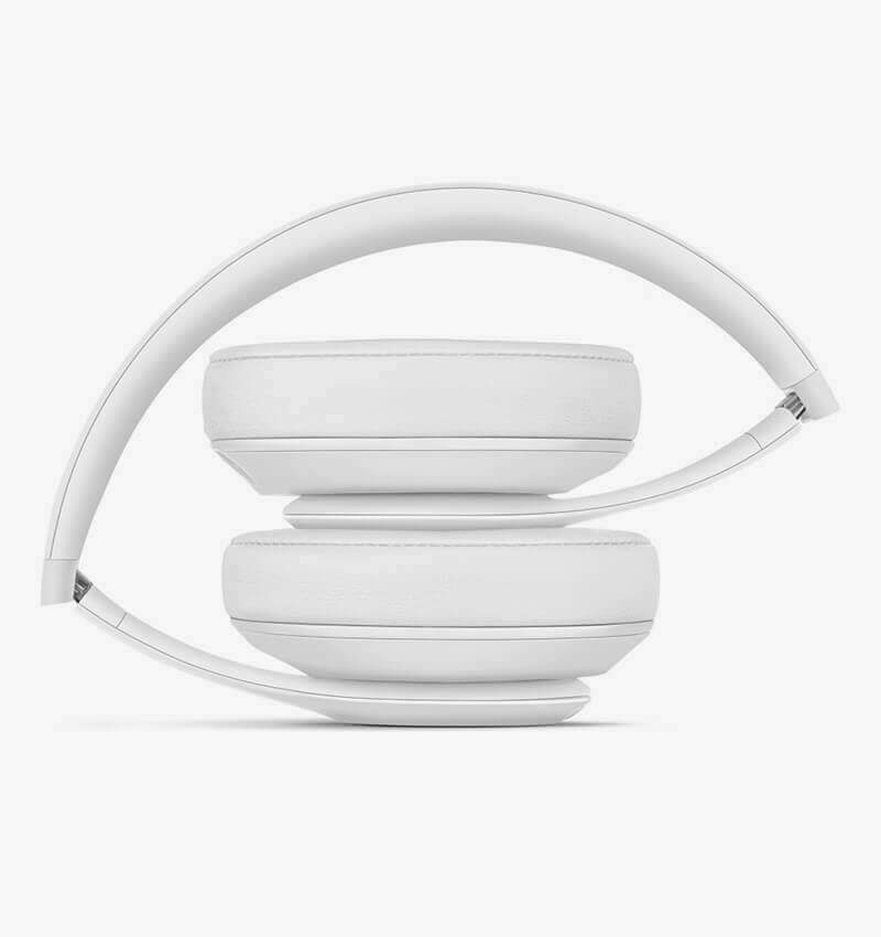 Casque multi-fonctions Accessories, design moderne, avec coussinets confortables et boutons de contrôle visibles.