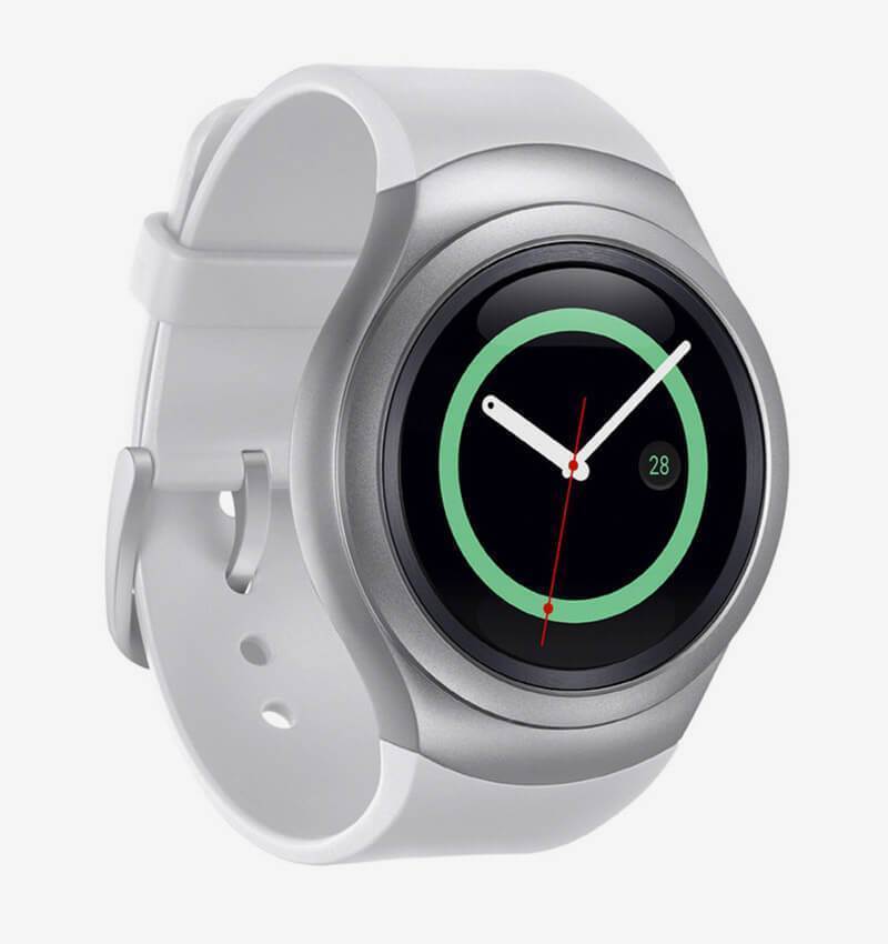 Montre connectée étanche Smartwatch avec cadran digital et bracelet en silicone, conçue pour une utilisation active et sportive.
