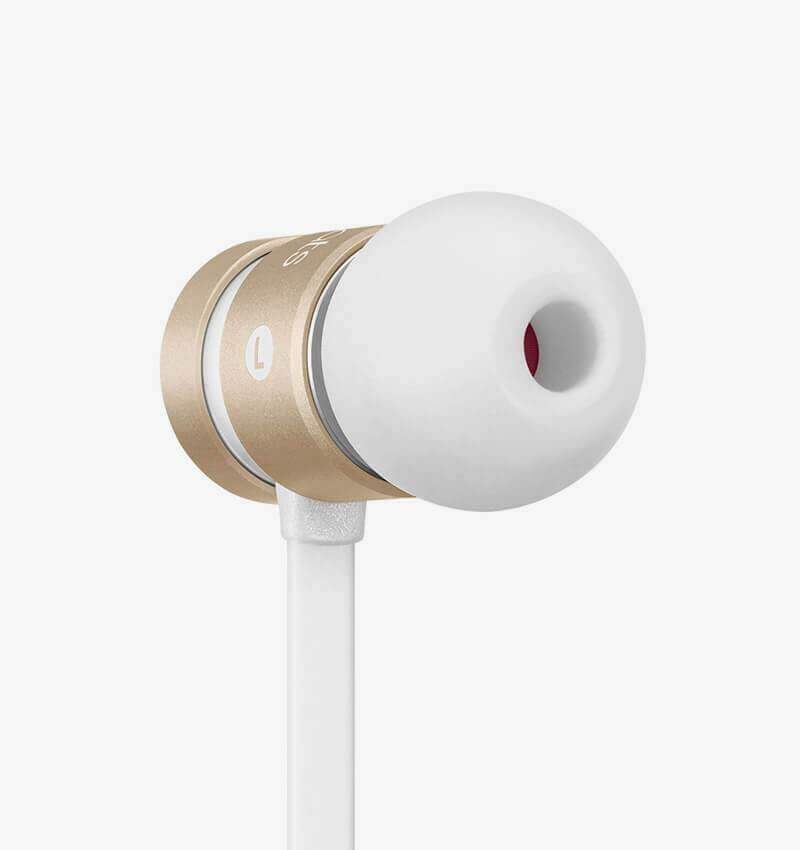Écouteurs Mart Mic Accessories, accessoires audio avec micro, en détail sur fond neutre.